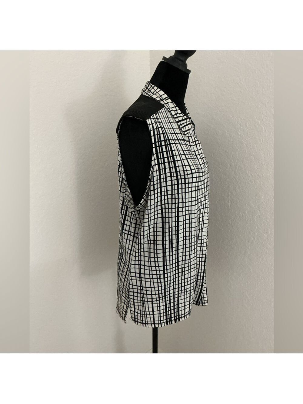 Worthington Black & White Grid Print Sleeveless Hidden Button Front Blouse – XL - Picture 9 of 10